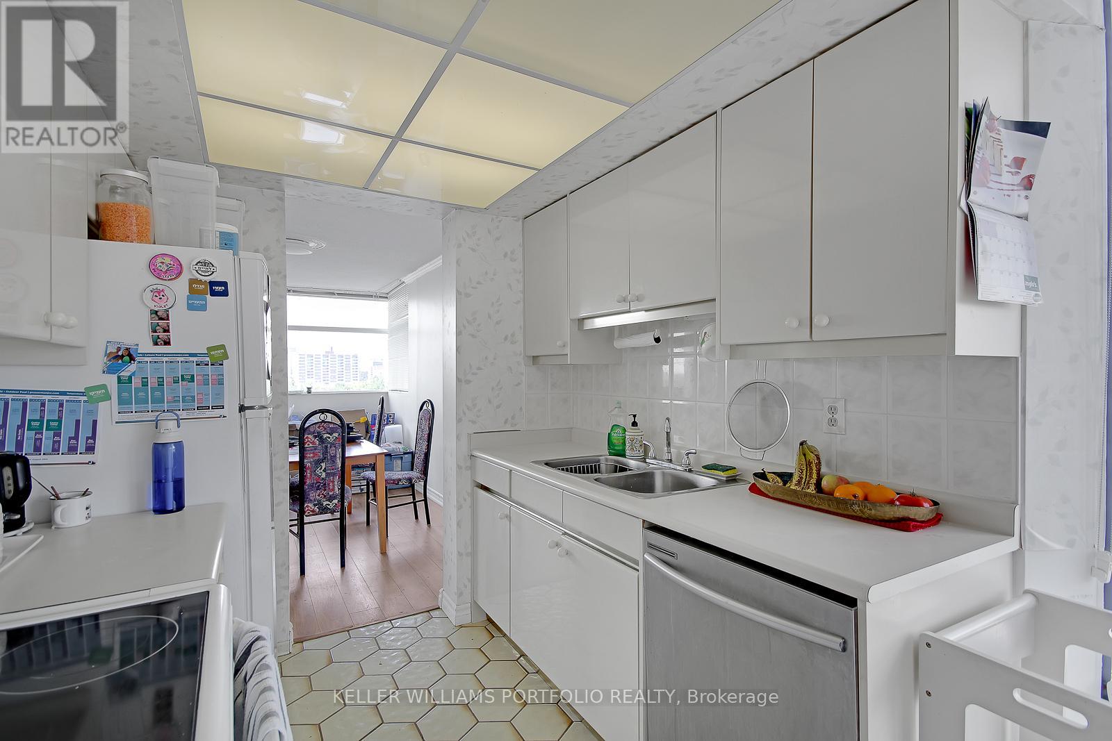 Photo 5 of 702 100 Antibes Drive, Toronto ON