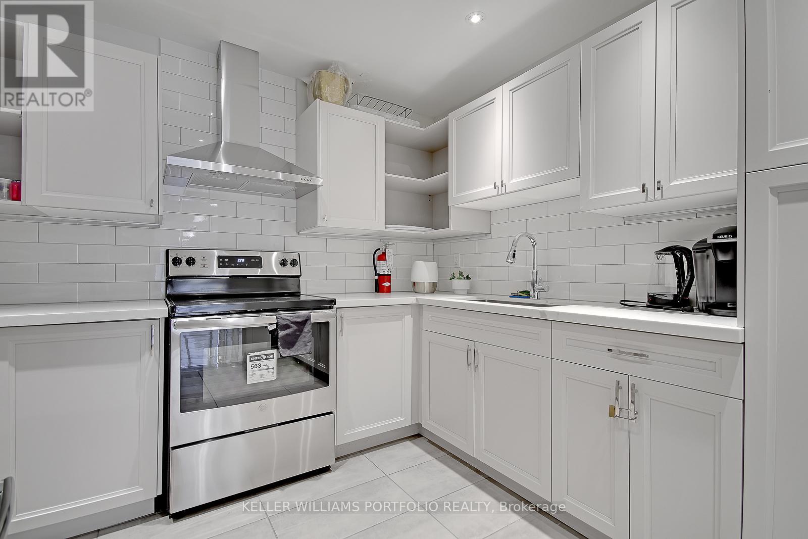 Photo 10 of 702 100 Antibes Drive, Toronto ON