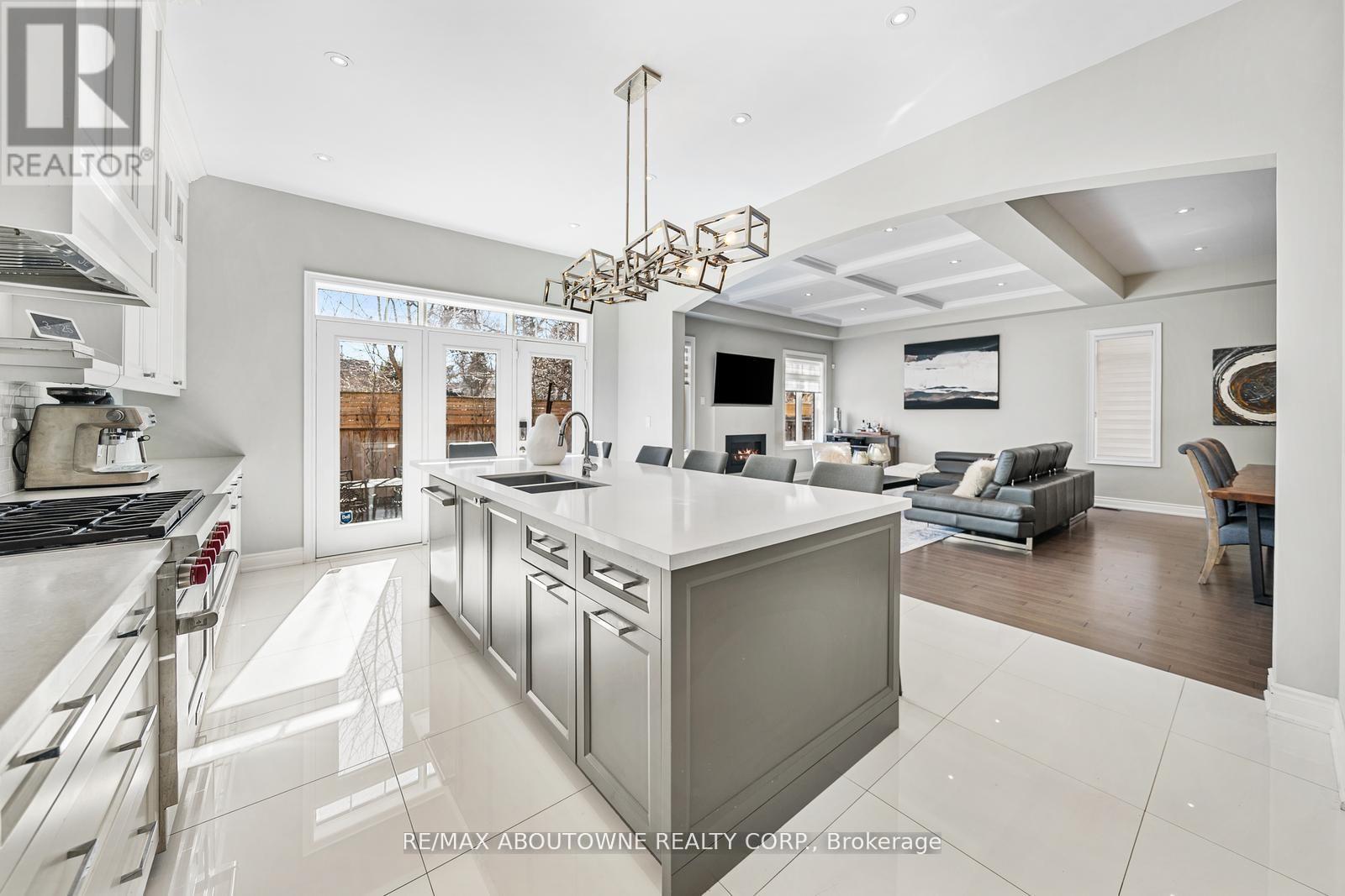 Photo 14 of 114 Waterview Common, Oakville ON