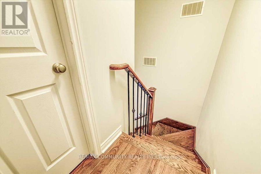 Photo 10 of 52 Zezel Way, Toronto ON
