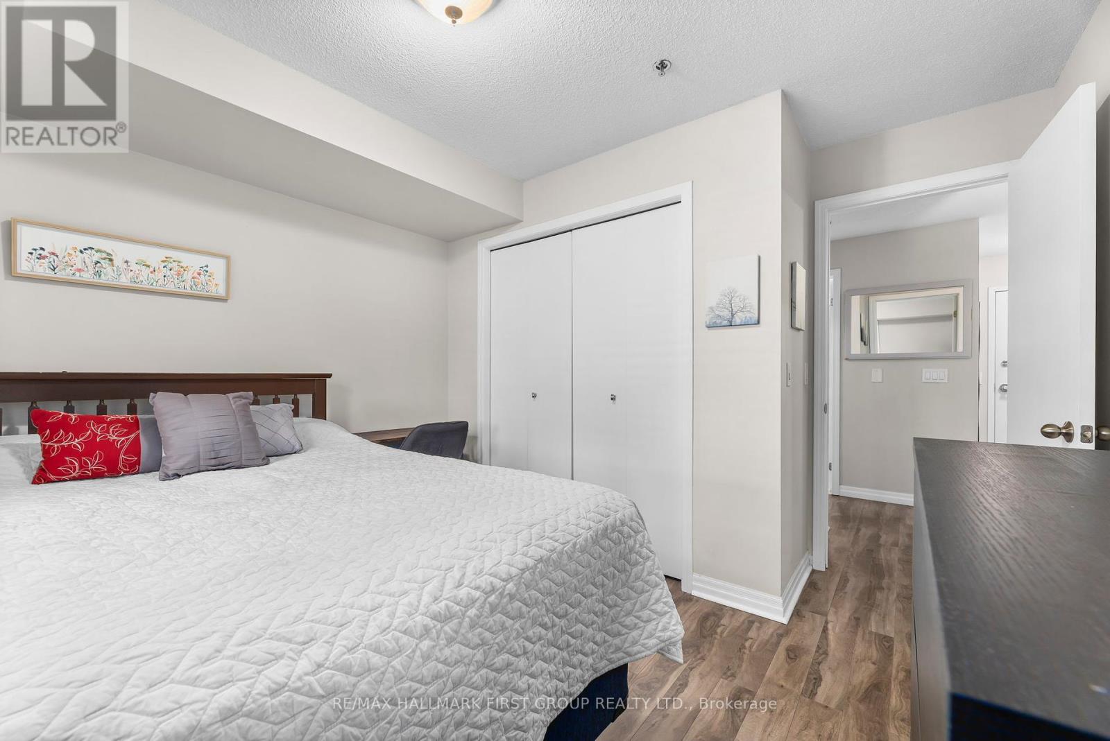 Photo 5 of 109 684 Warden Avenue, Toronto ON