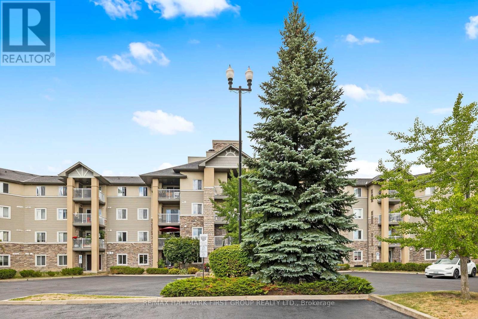 Photo 3 of 109 684 Warden Avenue, Toronto ON