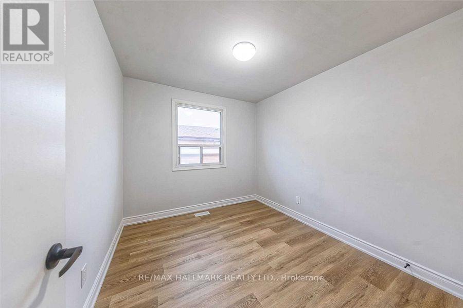 Photo 15 of Main 20 Pixley Crescent, Toronto ON