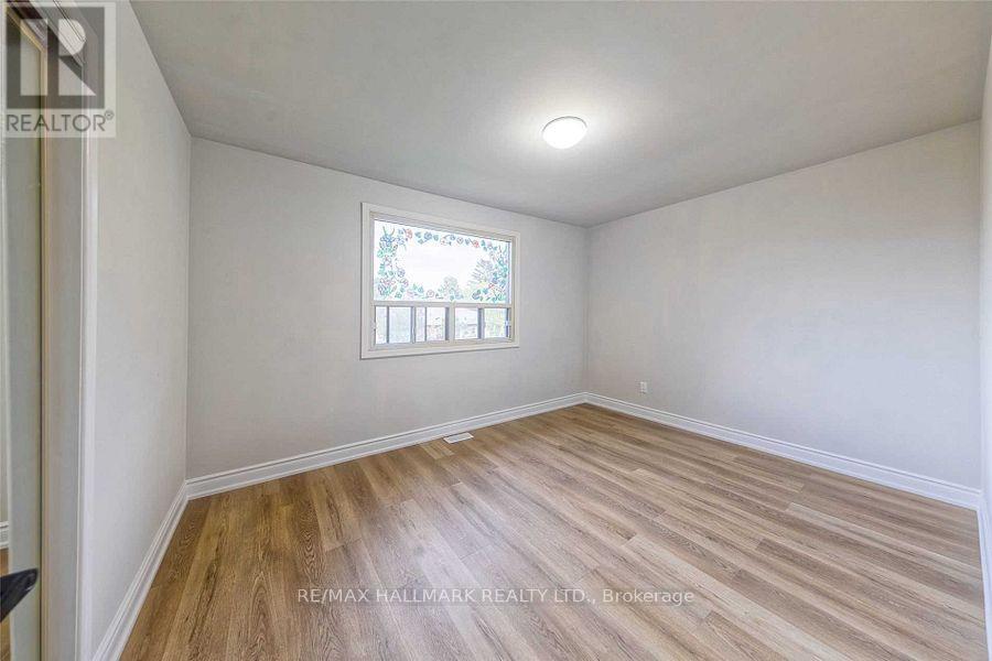 Photo 9 of Main 20 Pixley Crescent, Toronto ON