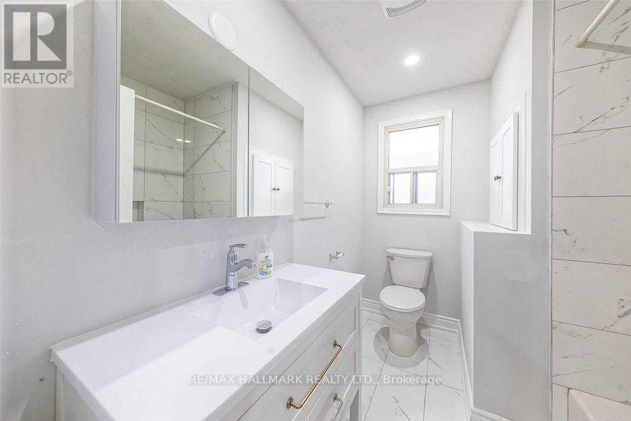 Photo 16 of Main 20 Pixley Crescent, Toronto ON