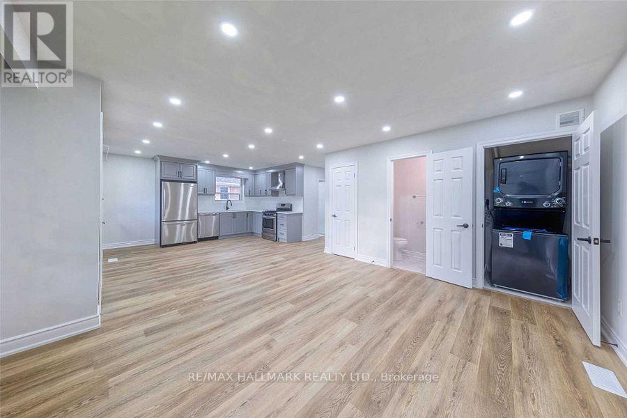 Photo 12 of Main 20 Pixley Crescent, Toronto ON