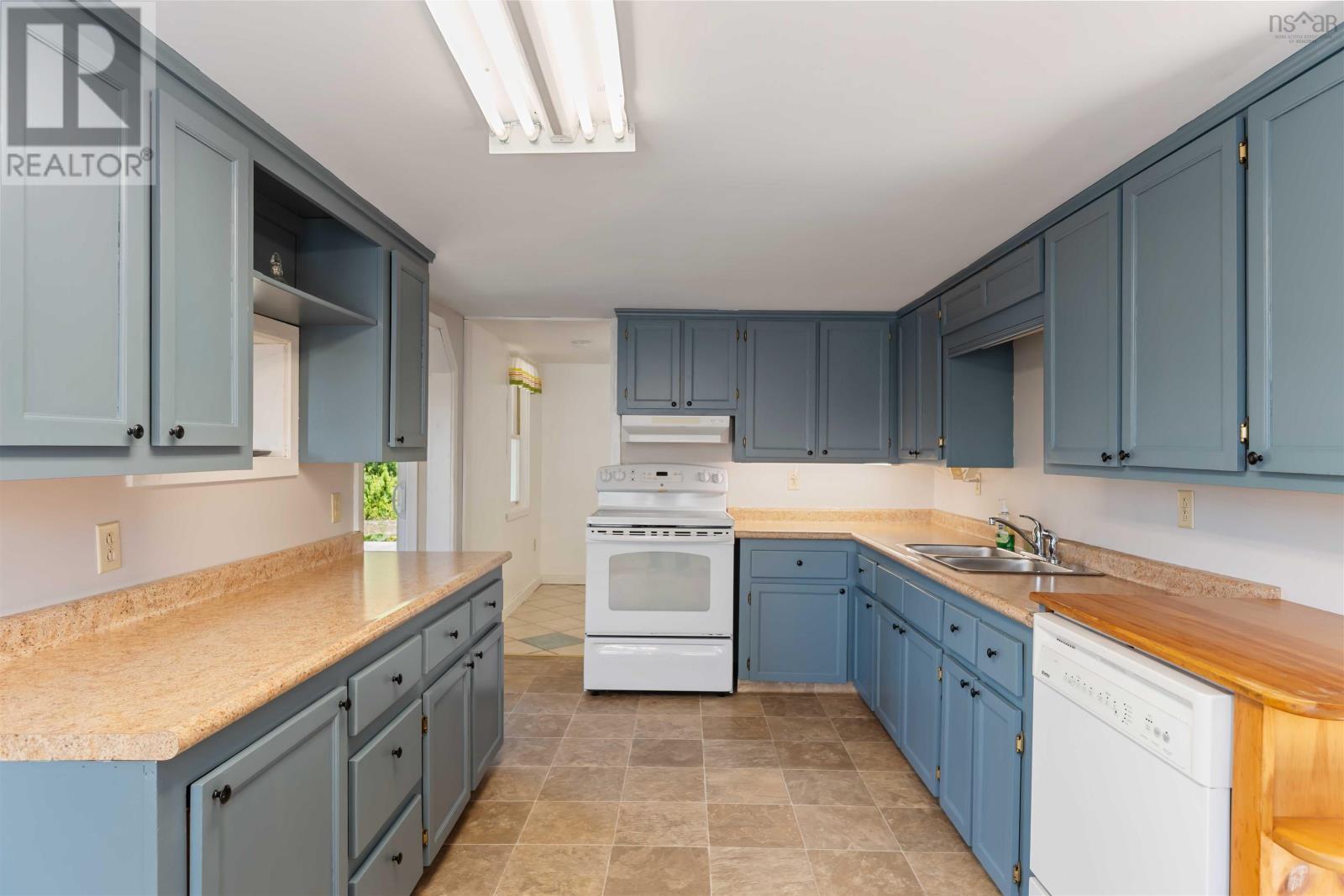 Property 14 of 51 of 2284 Highway 201