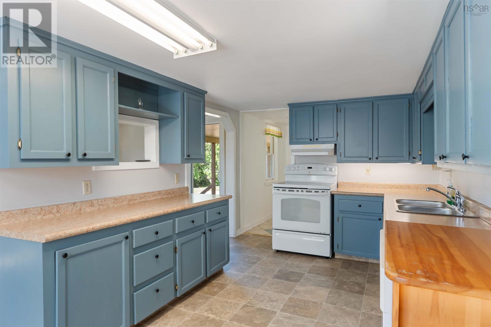 Property 15 of 51 of 2284 Highway 201