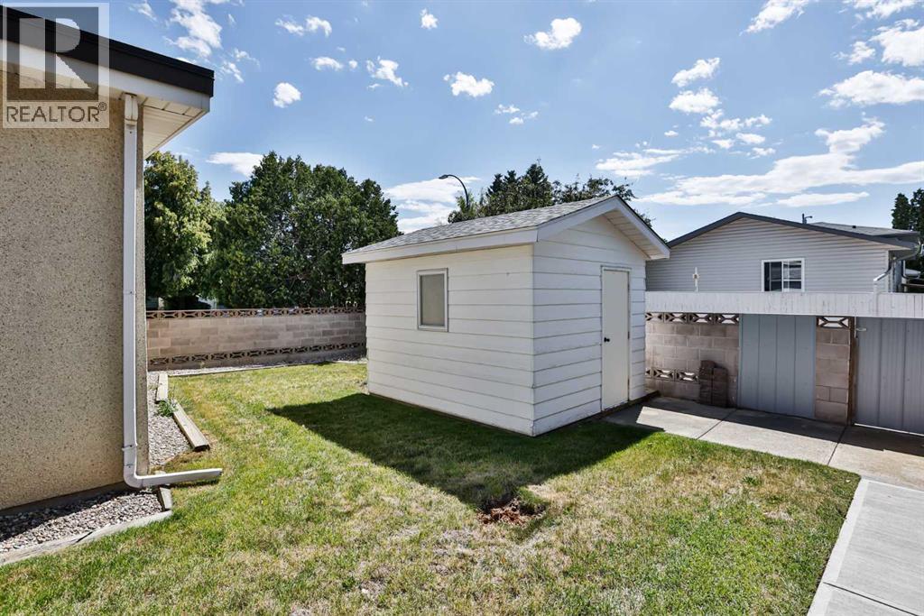 Photo 37 of 22 Hawthorne Place N, Lethbridge AB