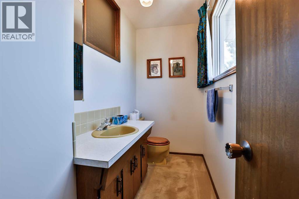 Photo 7 of 22 Hawthorne Place N, Lethbridge AB