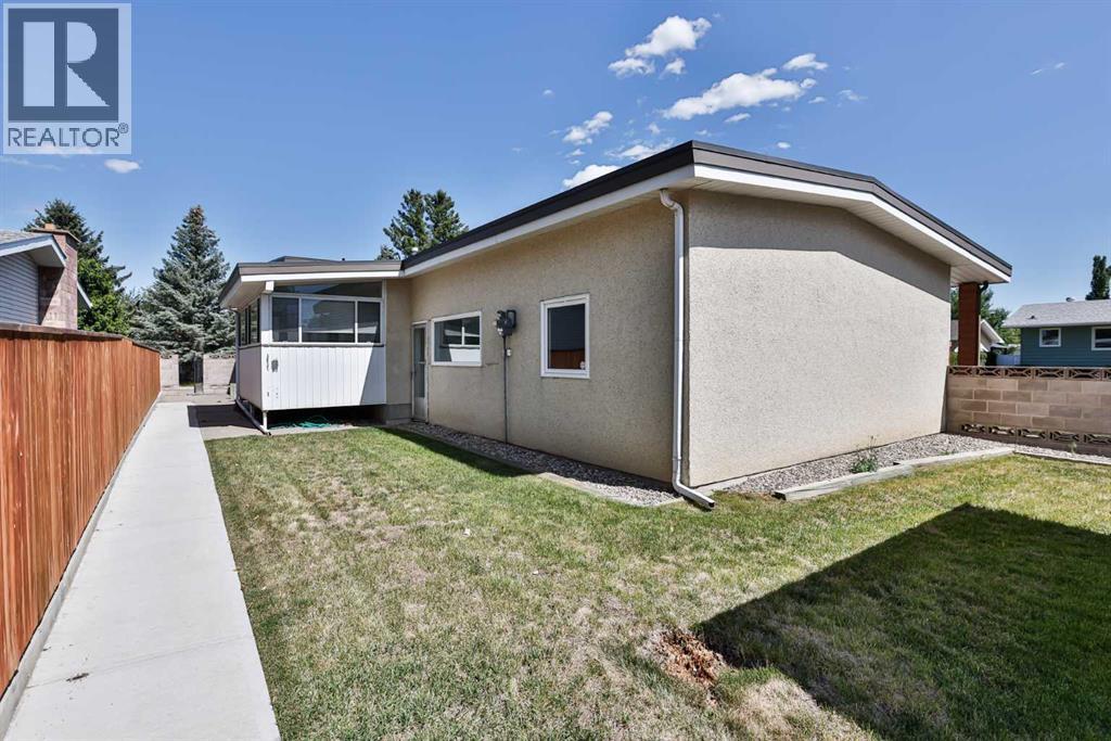 Photo 28 of 22 Hawthorne Place N, Lethbridge AB