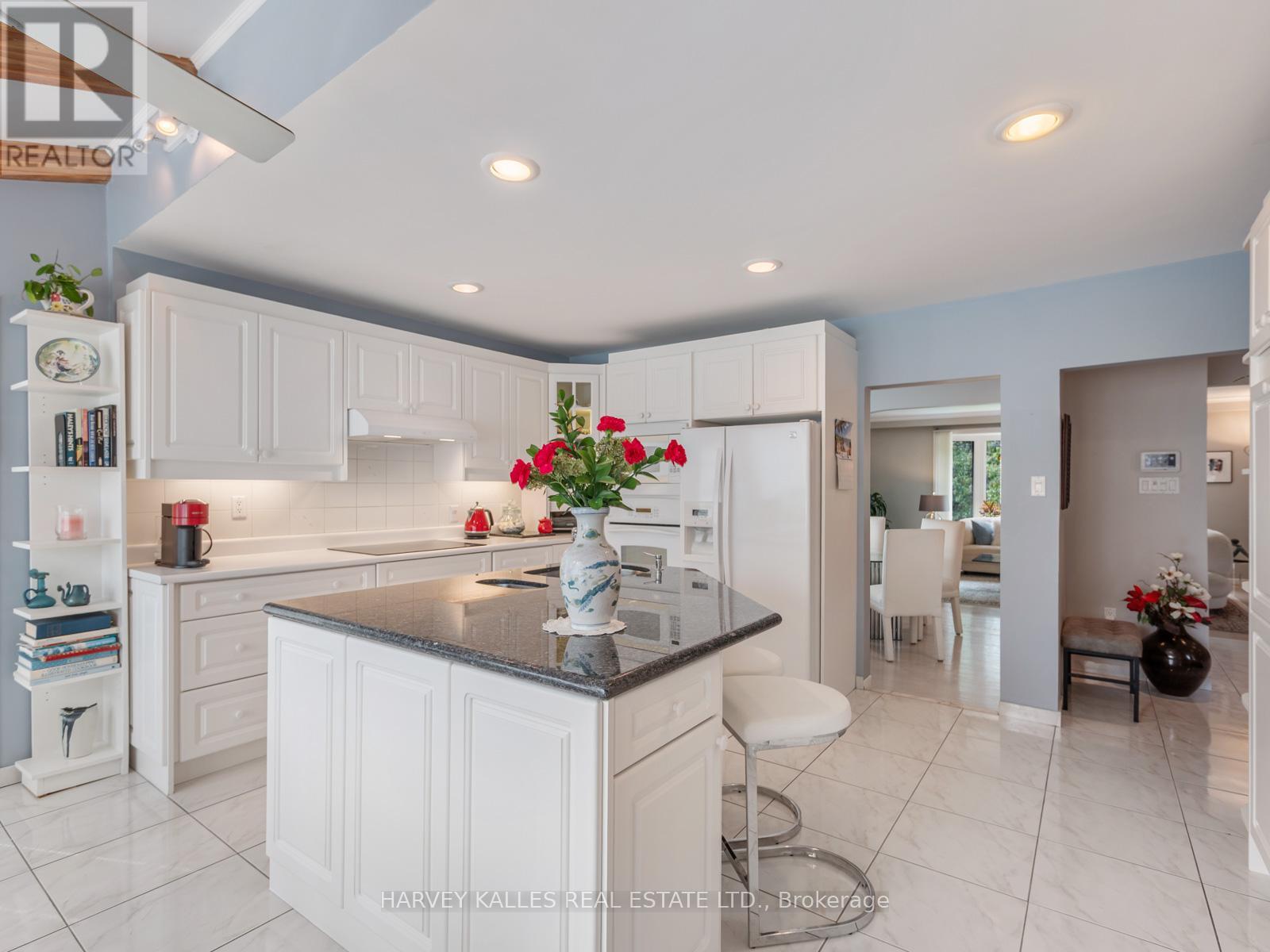 Photo 12 of 24 Delair Crescent, Markham ON