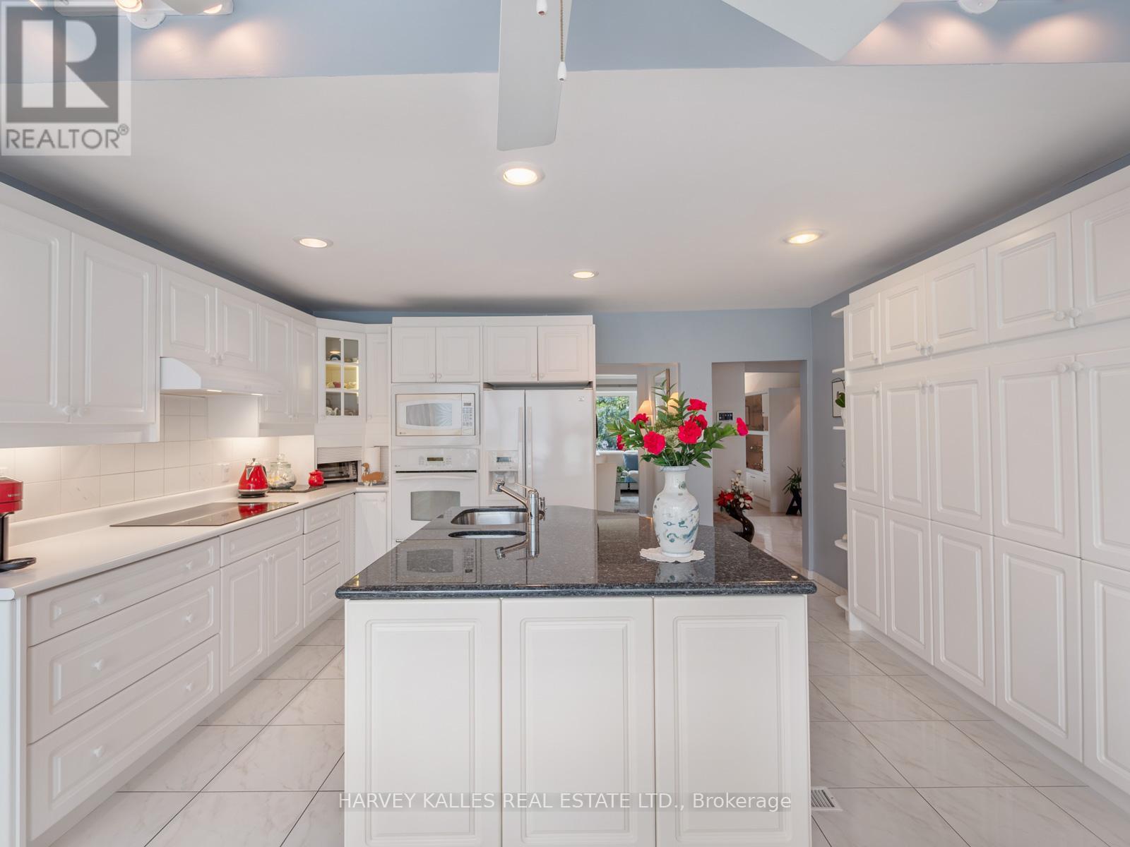 Photo 13 of 24 Delair Crescent, Markham ON