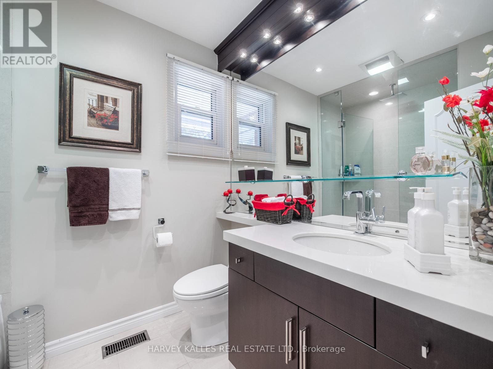 Photo 16 of 24 Delair Crescent, Markham ON