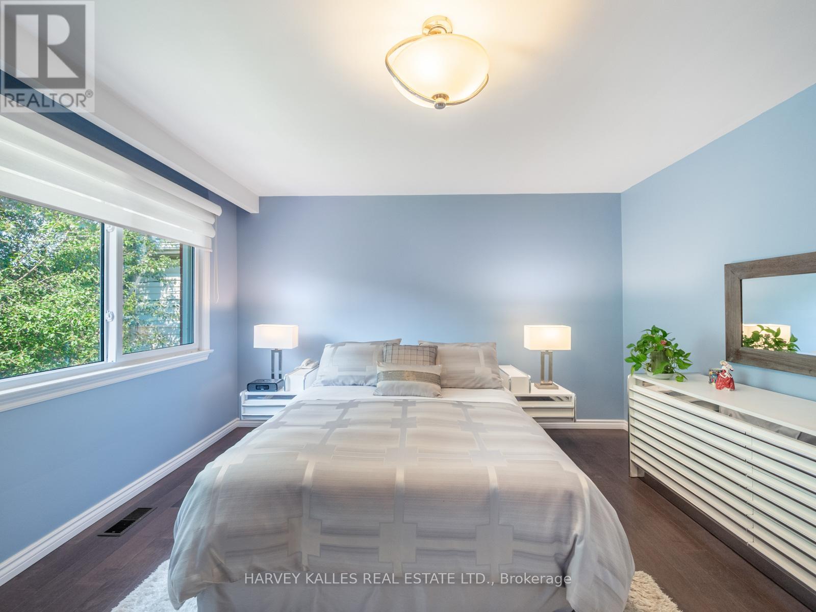 Photo 18 of 24 Delair Crescent, Markham ON