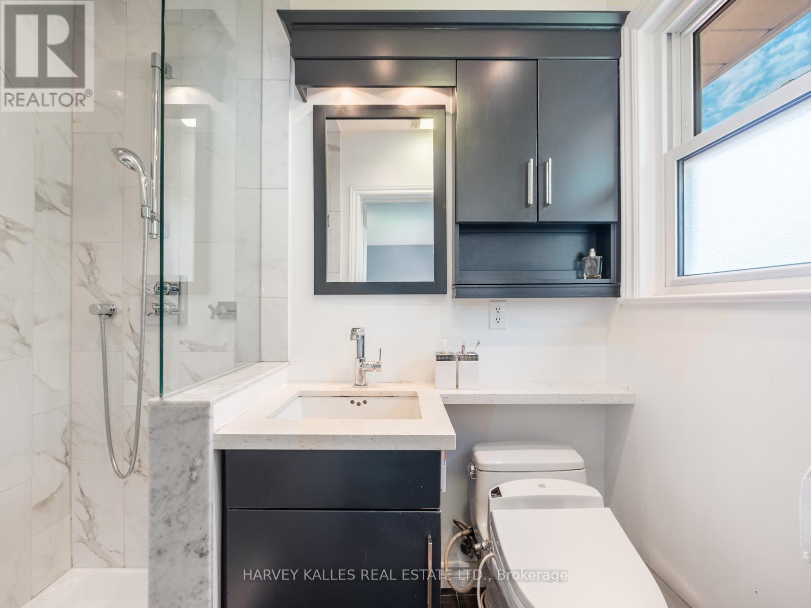Photo 19 of 24 Delair Crescent, Markham ON