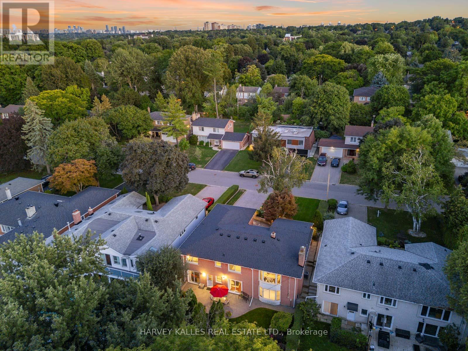 Photo 2 of 24 Delair Crescent, Markham ON