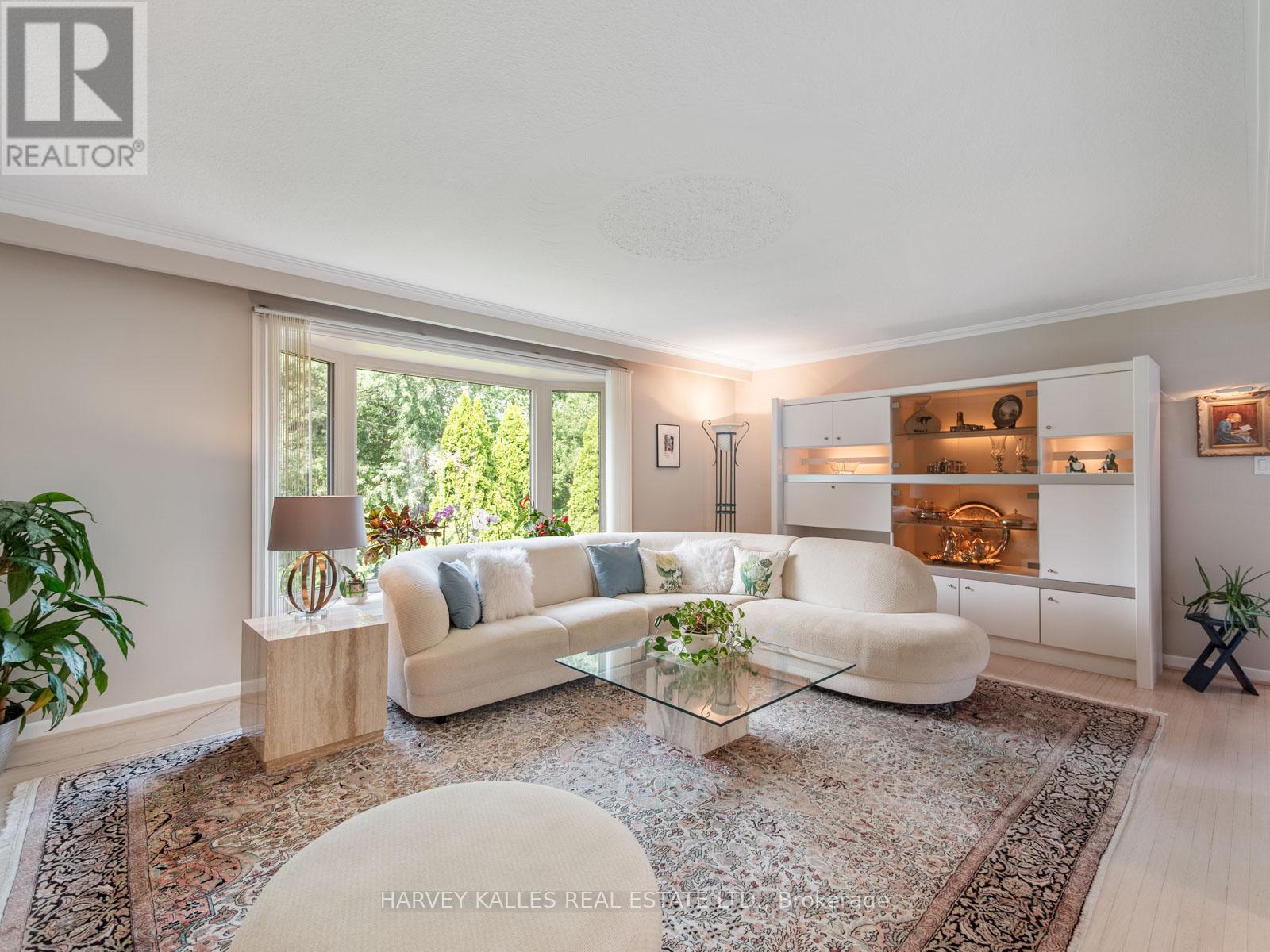 Photo 7 of 24 Delair Crescent, Markham ON