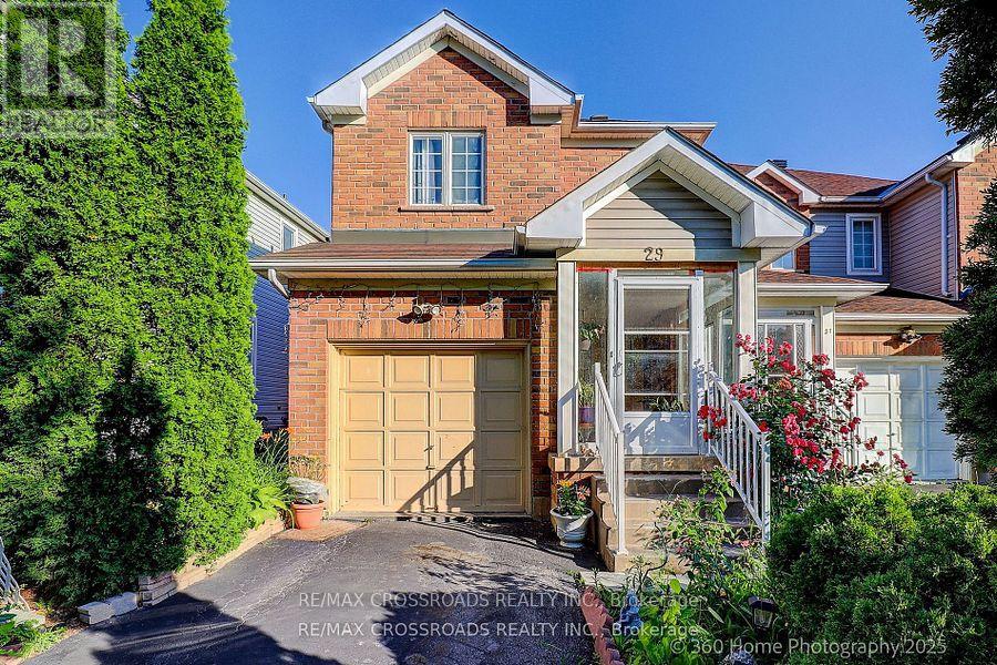 Photo 8 of 29 Billingsley Crescent, Markham ON