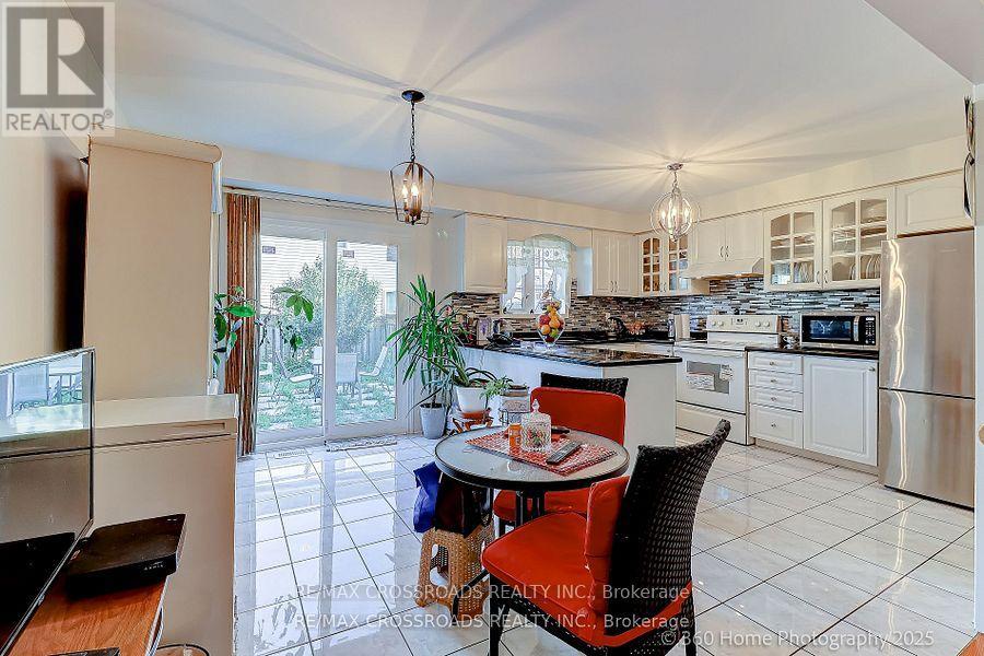 Photo 25 of 29 Billingsley Crescent, Markham ON