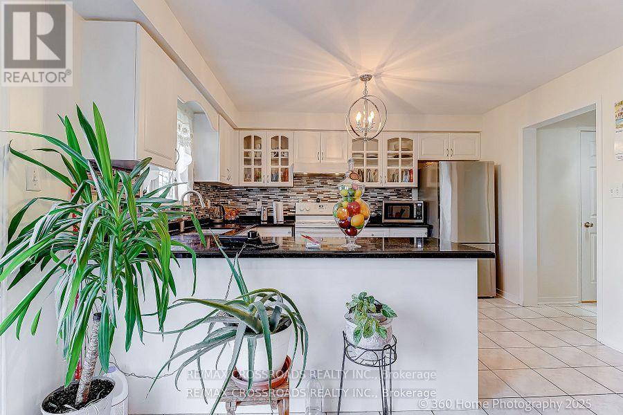 Photo 18 of 29 Billingsley Crescent, Markham ON