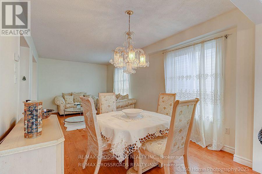 Photo 20 of 29 Billingsley Crescent, Markham ON