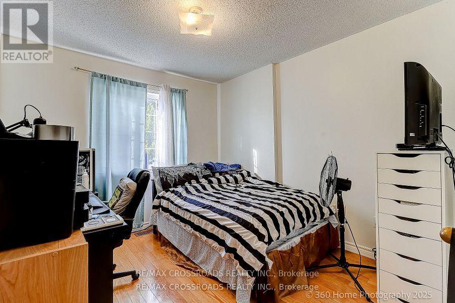 Photo 19 of 29 Billingsley Crescent, Markham ON