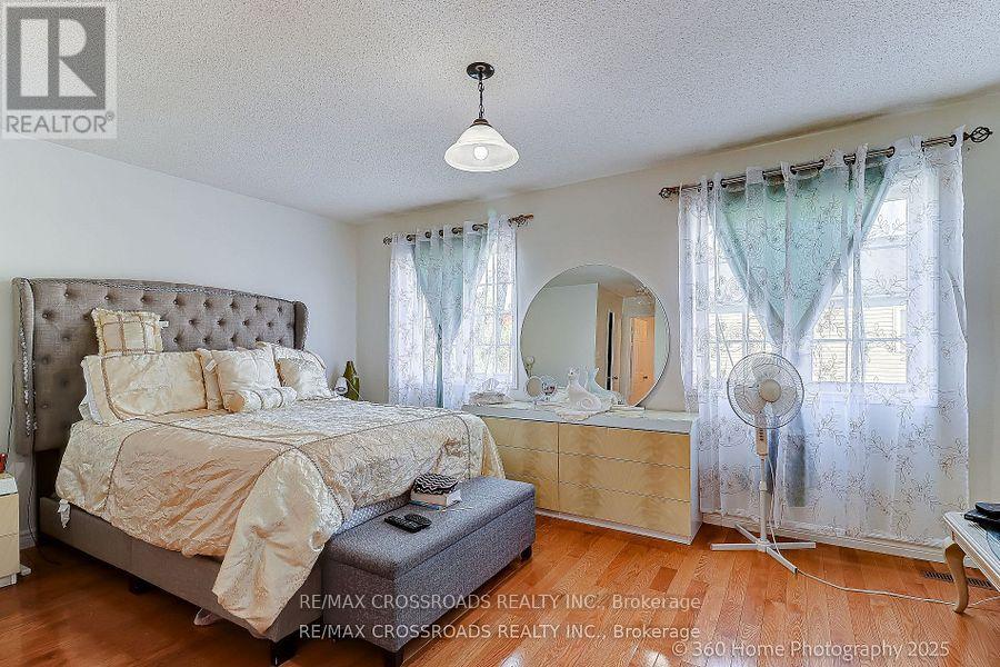 Photo 22 of 29 Billingsley Crescent, Markham ON