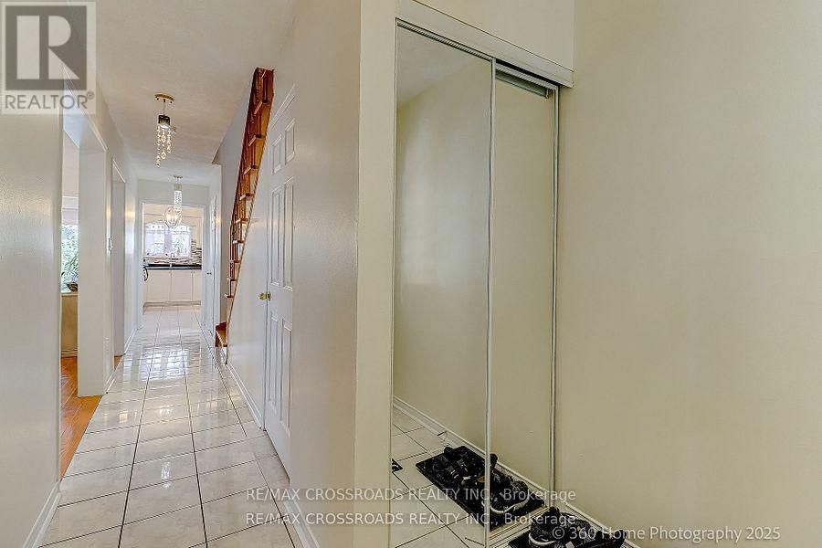 Photo 15 of 29 Billingsley Crescent, Markham ON