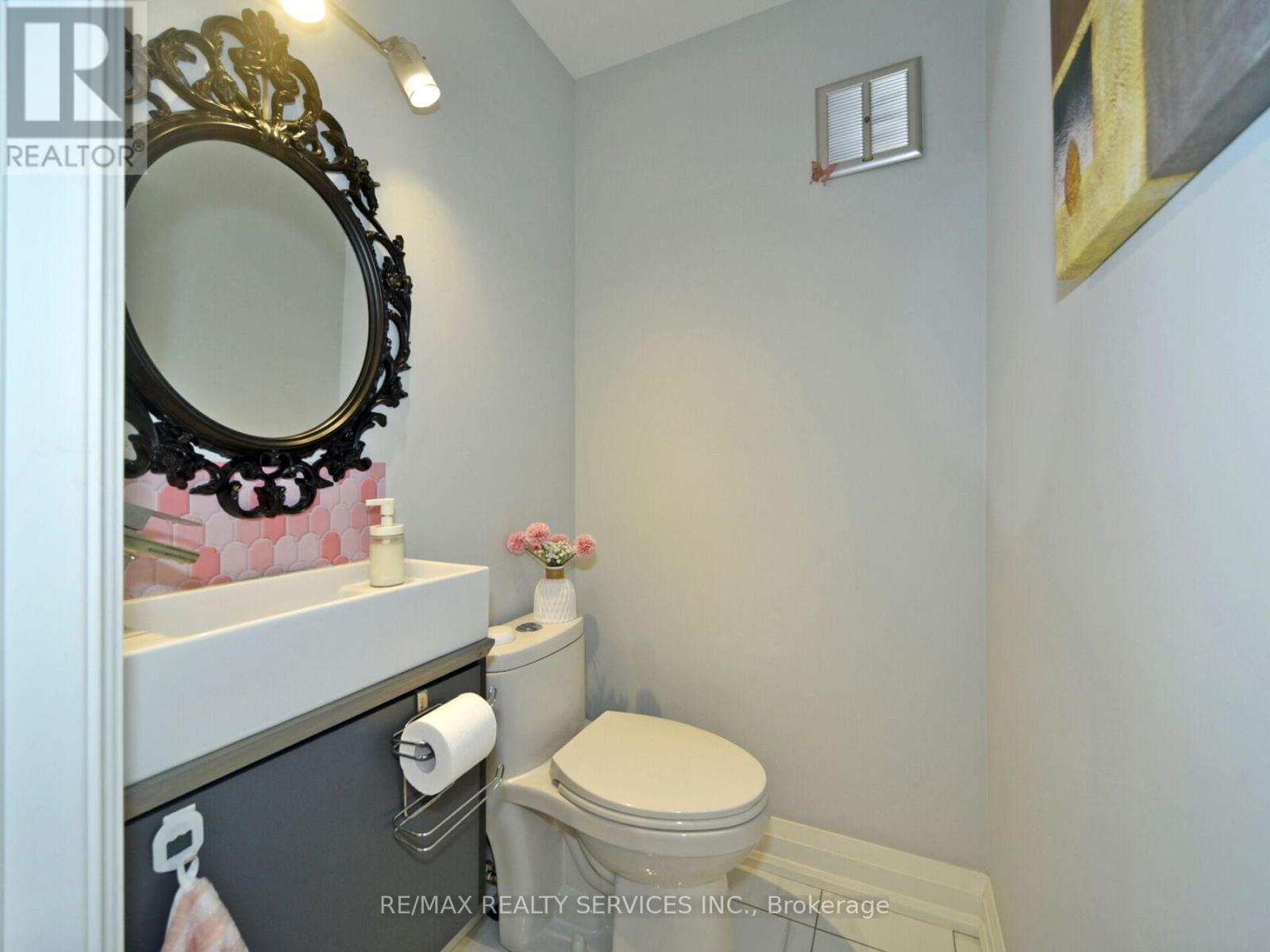 Photo 21 of 80 46 Lindisfarne Way E, Markham ON