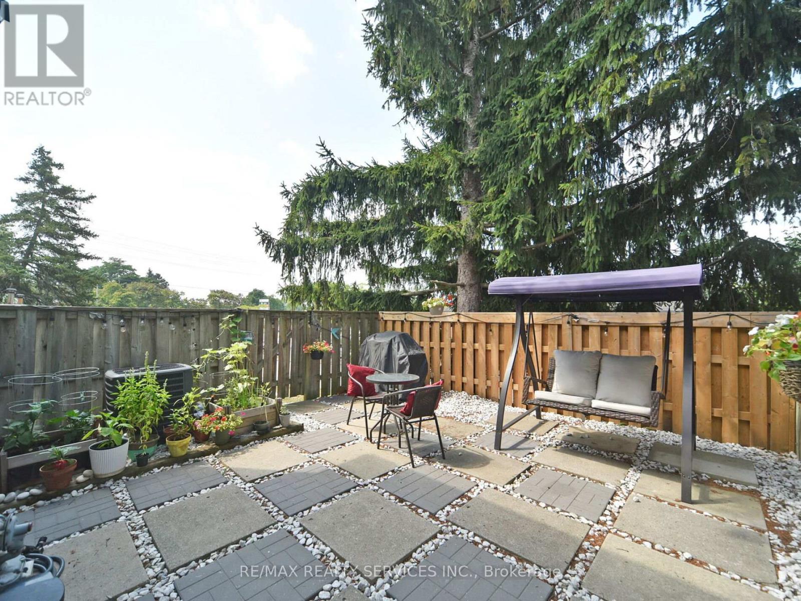 Photo 47 of 80 46 Lindisfarne Way E, Markham ON