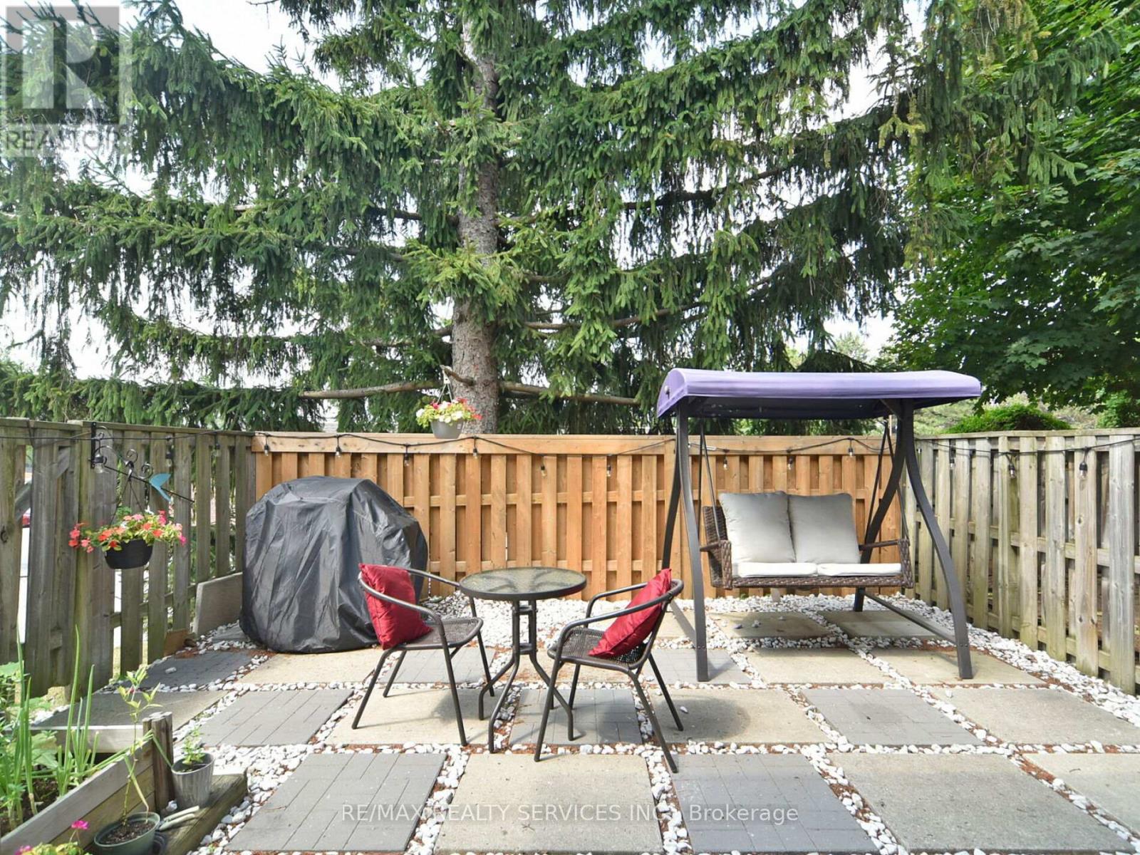 Photo 48 of 80 46 Lindisfarne Way E, Markham ON