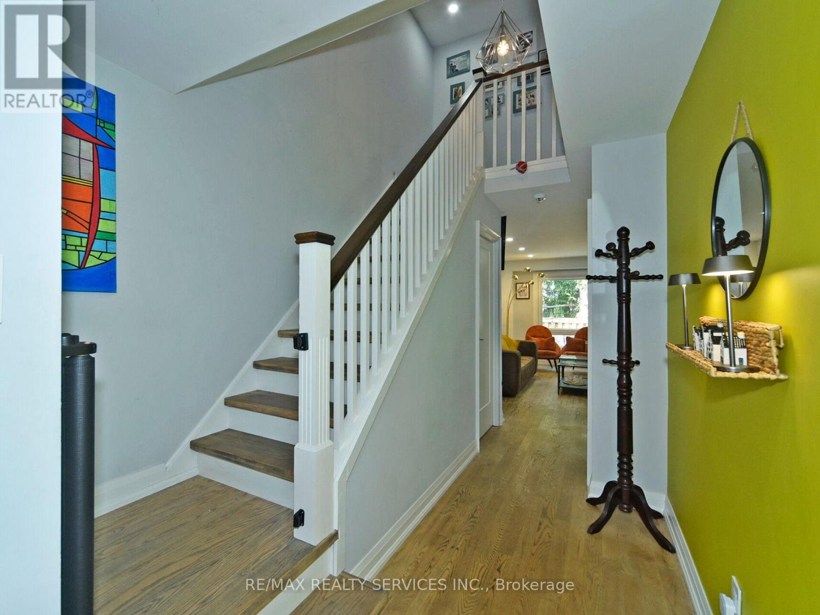Photo 8 of 80 46 Lindisfarne Way E, Markham ON