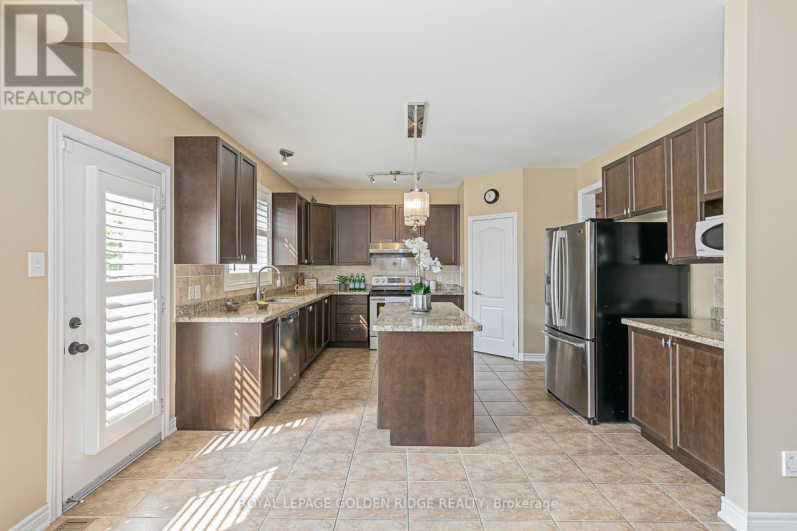 Photo 17 of 12 Golden Meadow Drive, Markham ON