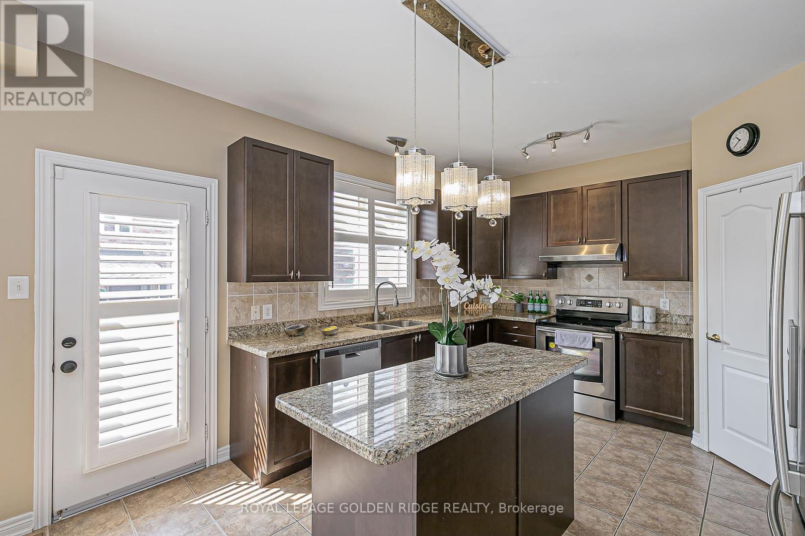 Photo 20 of 12 Golden Meadow Drive, Markham ON