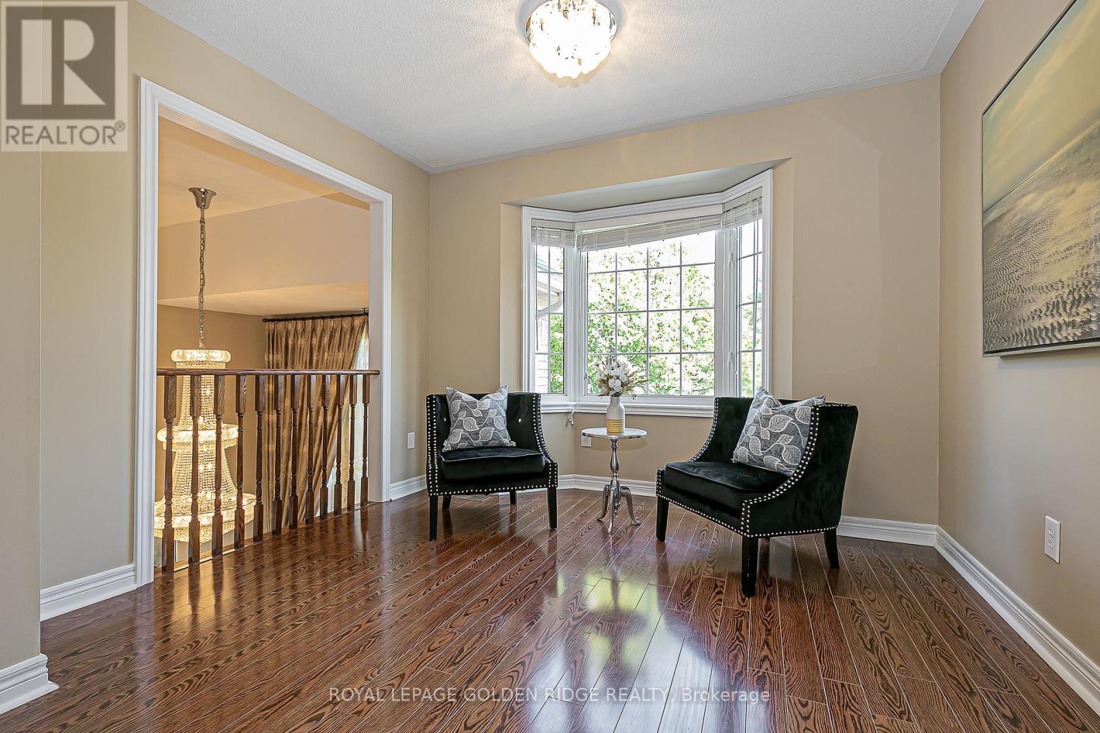 Photo 3 of 12 Golden Meadow Drive, Markham ON