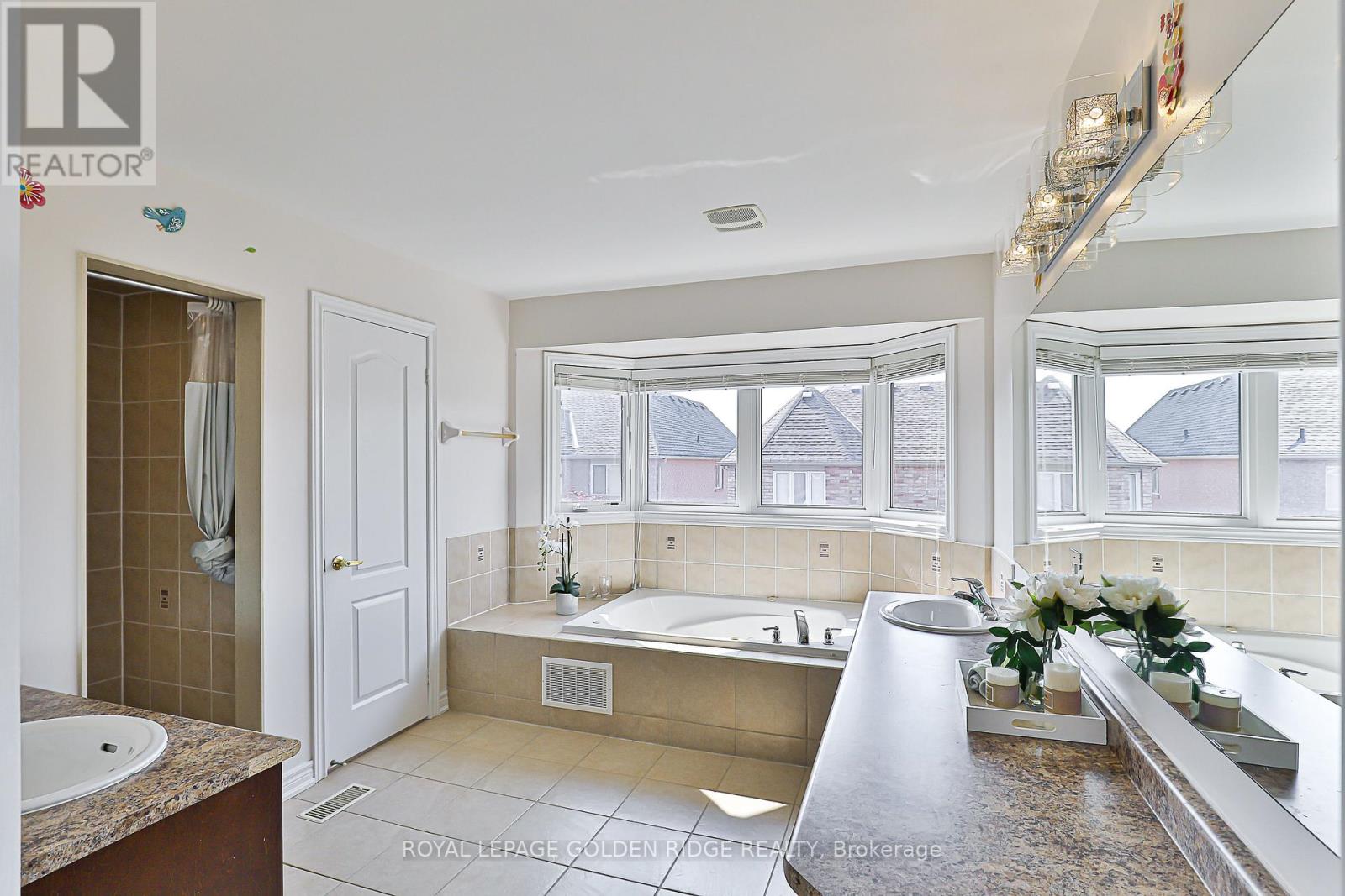 Photo 35 of 12 Golden Meadow Drive, Markham ON