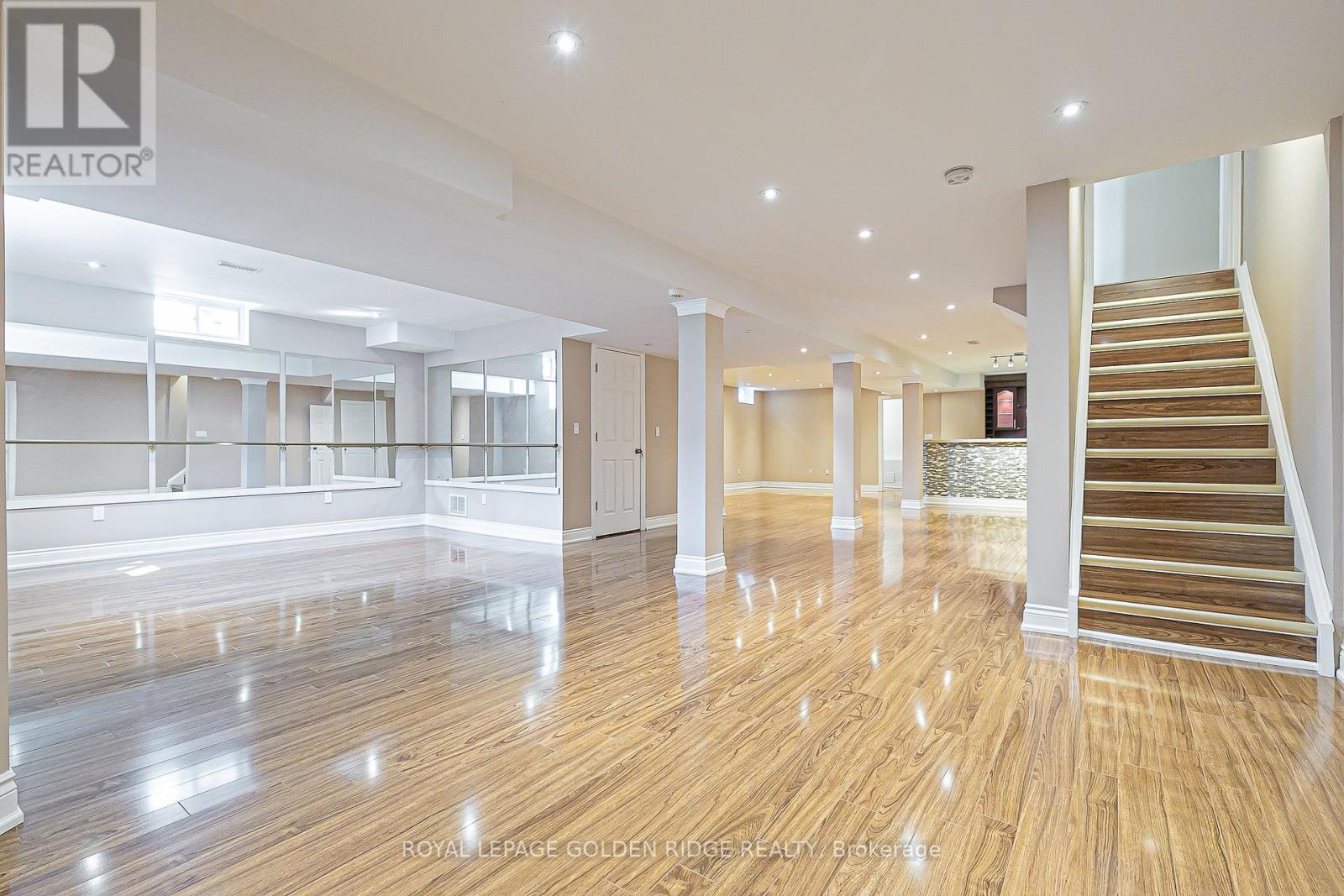 Photo 11 of 12 Golden Meadow Drive, Markham ON