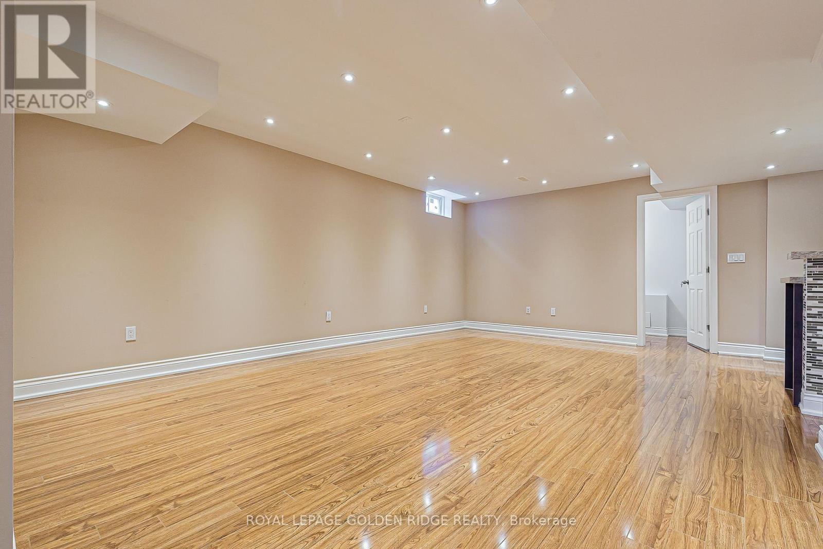 Photo 14 of 12 Golden Meadow Drive, Markham ON