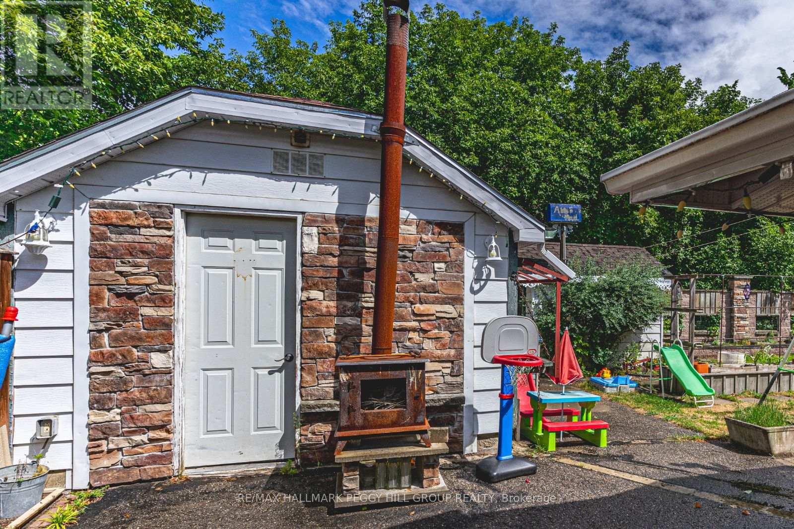 Photo 11 of 42 Mill Street, Essa ON
