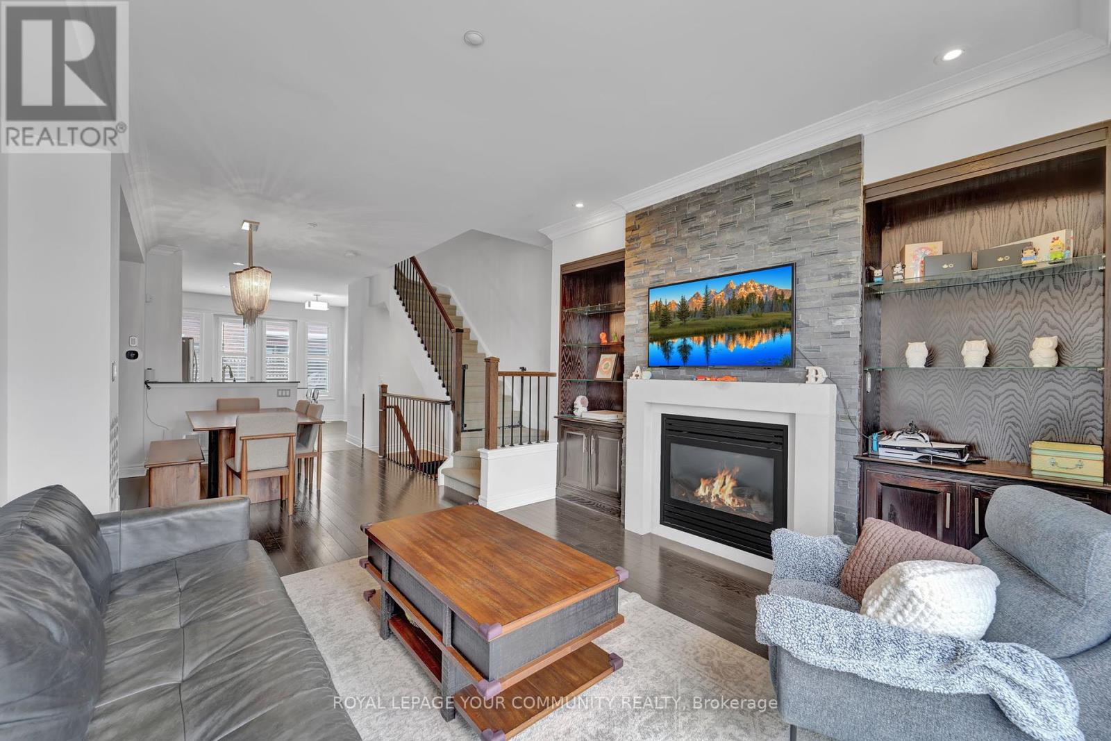 Photo 23 of 8327 Kipling Avenue, Vaughan ON