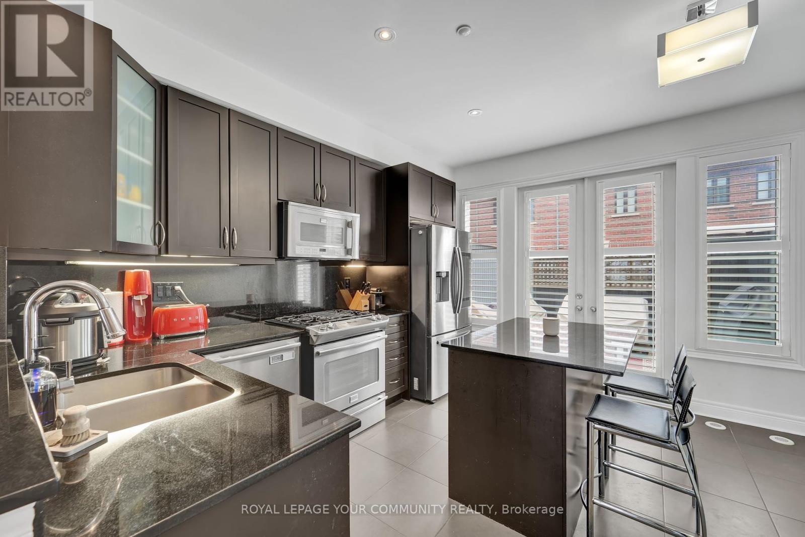 Photo 33 of 8327 Kipling Avenue, Vaughan ON