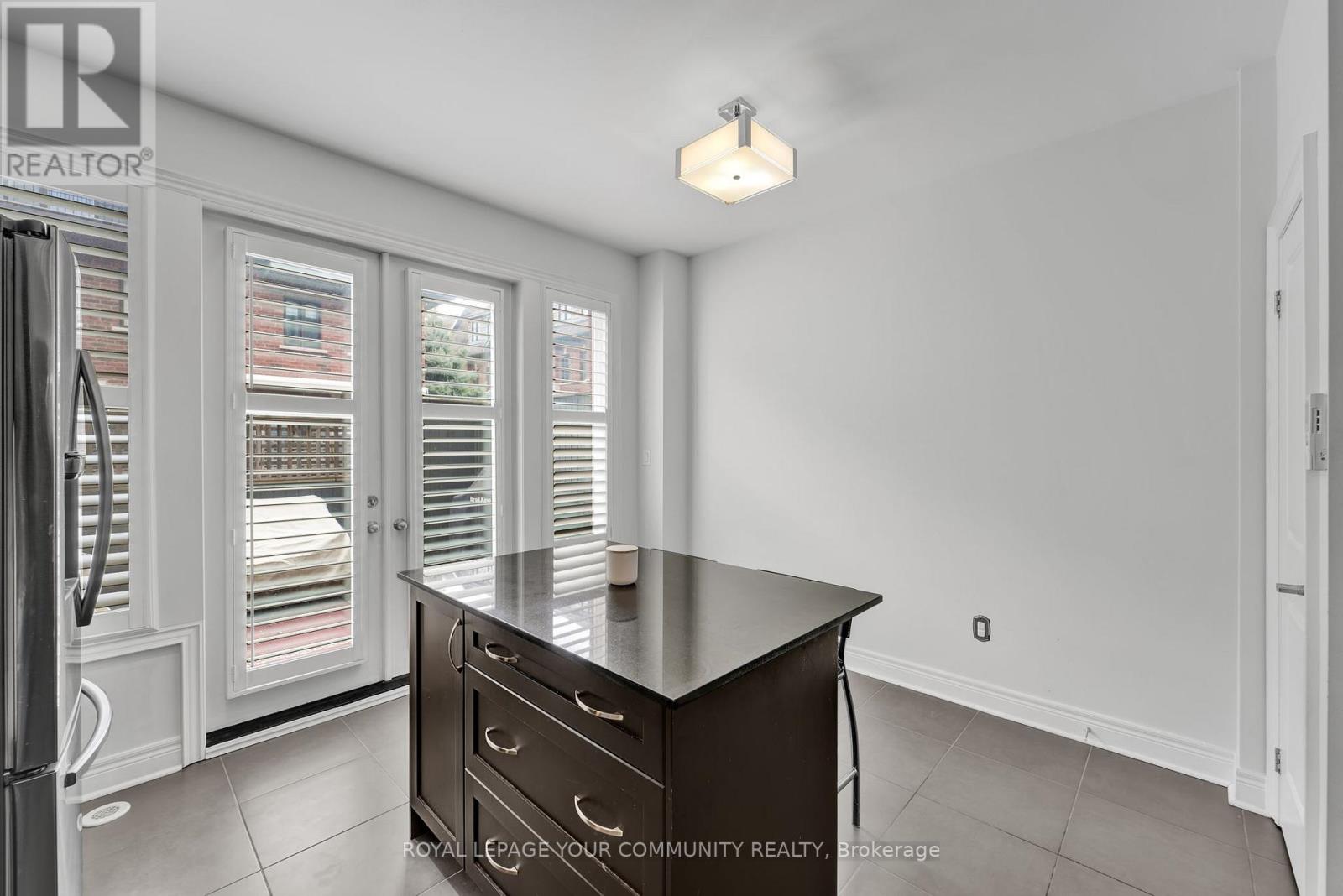 Photo 24 of 8327 Kipling Avenue, Vaughan ON
