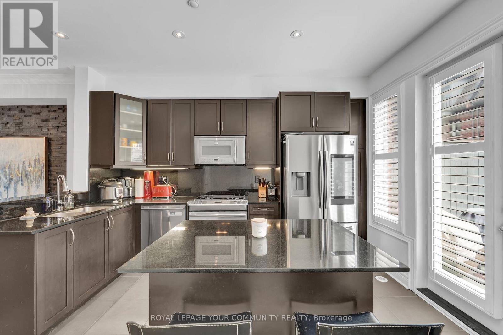 Photo 37 of 8327 Kipling Avenue, Vaughan ON