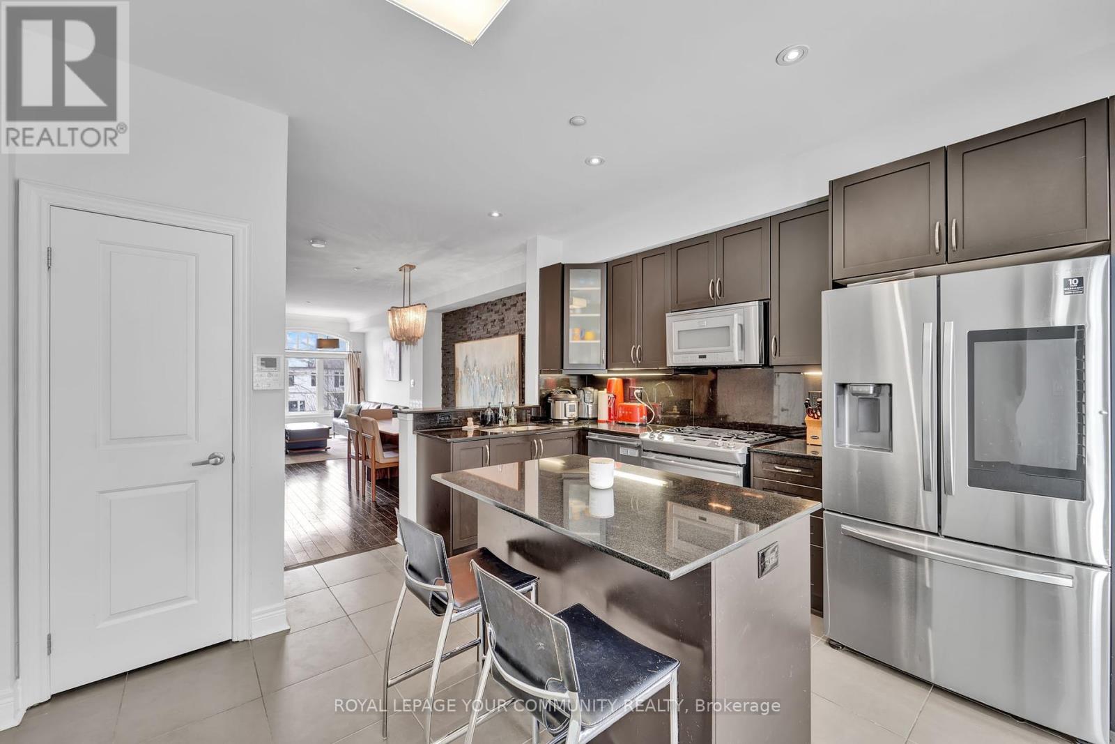 Photo 35 of 8327 Kipling Avenue, Vaughan ON