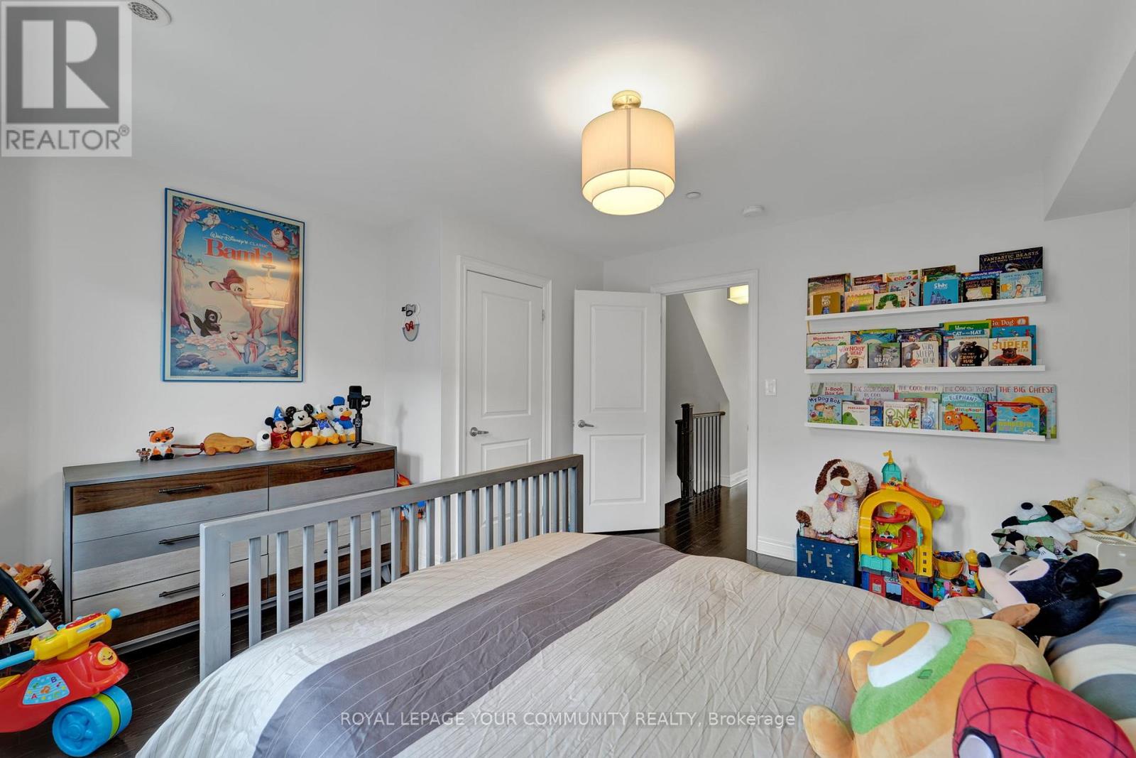 Photo 11 of 8327 Kipling Avenue, Vaughan ON