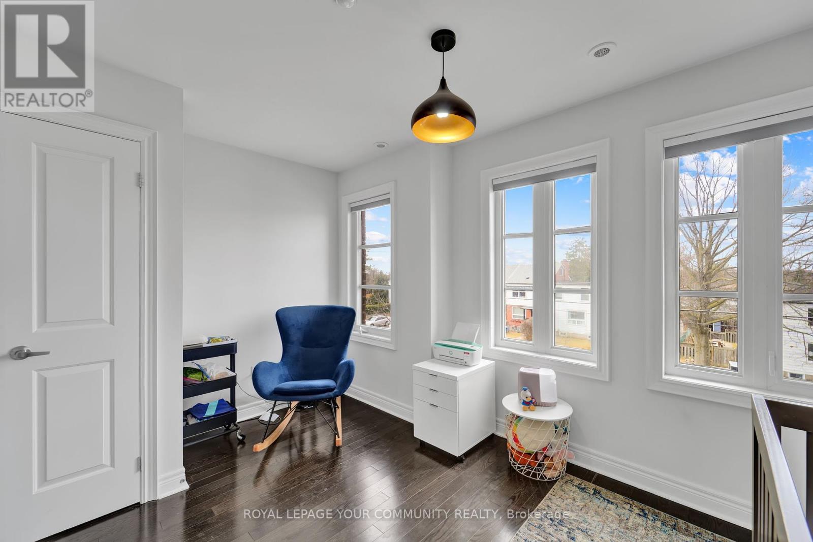 Photo 8 of 8327 Kipling Avenue, Vaughan ON