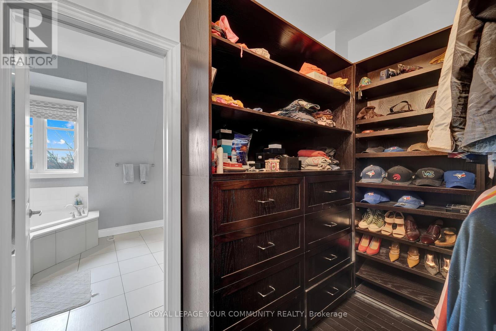 Photo 9 of 8327 Kipling Avenue, Vaughan ON