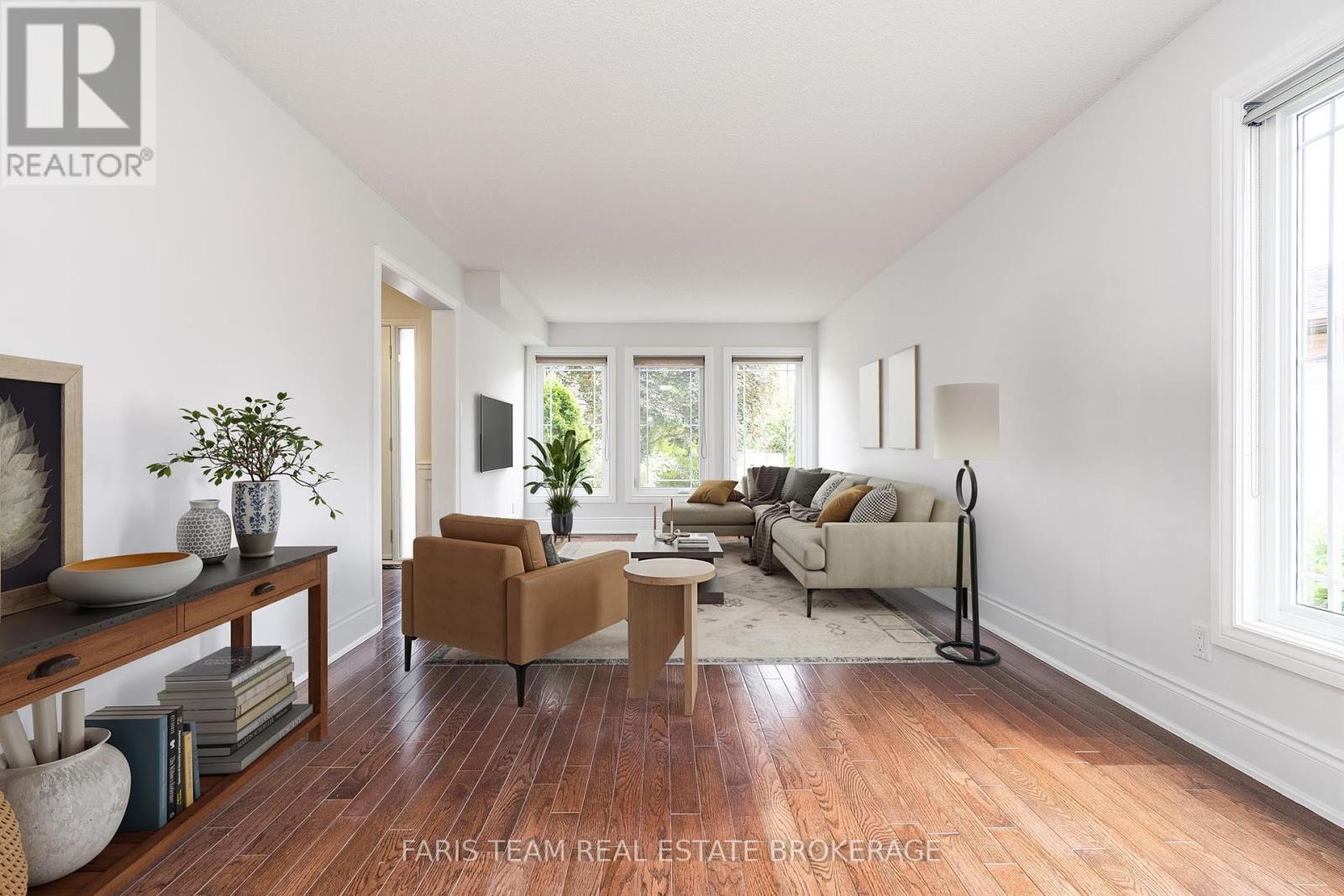 Photo 35 of 17 Radenhurst Crescent, Barrie ON
