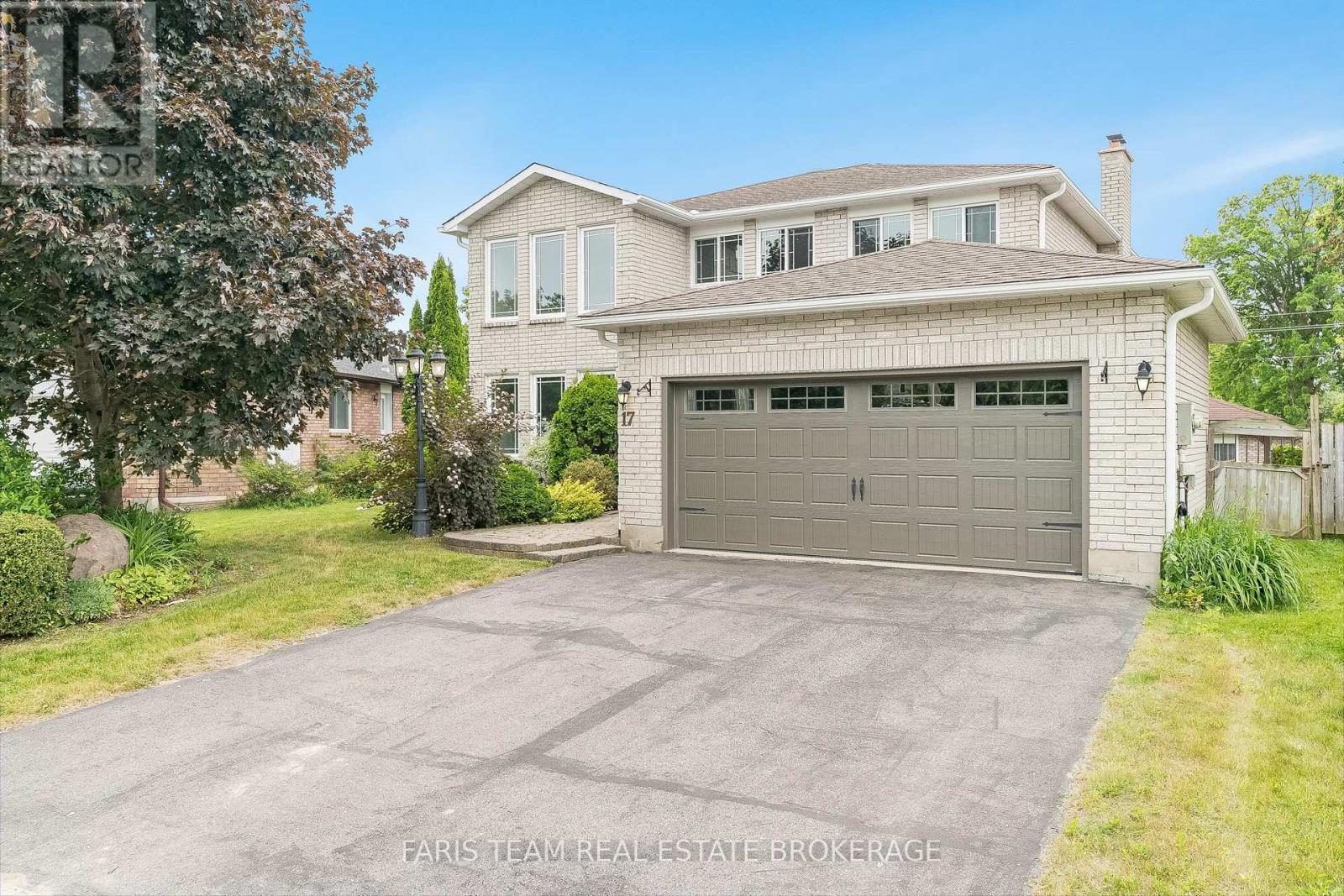 Photo 27 of 17 Radenhurst Crescent, Barrie ON